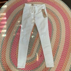 -White Levi’s 710 Super Skinny (Size 25)-